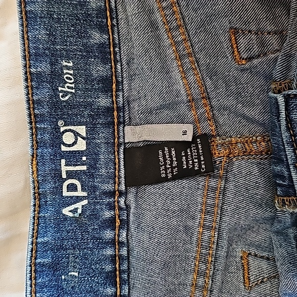 Mid rise Apt 9 shorts - Picture 2 of 3